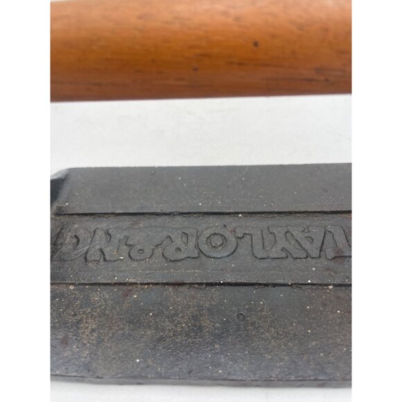 Vintage Taylor & Ng Bacon Press Cast Iron Wooden Handle Pig Design Home Kitchen - Picture 7 of 9